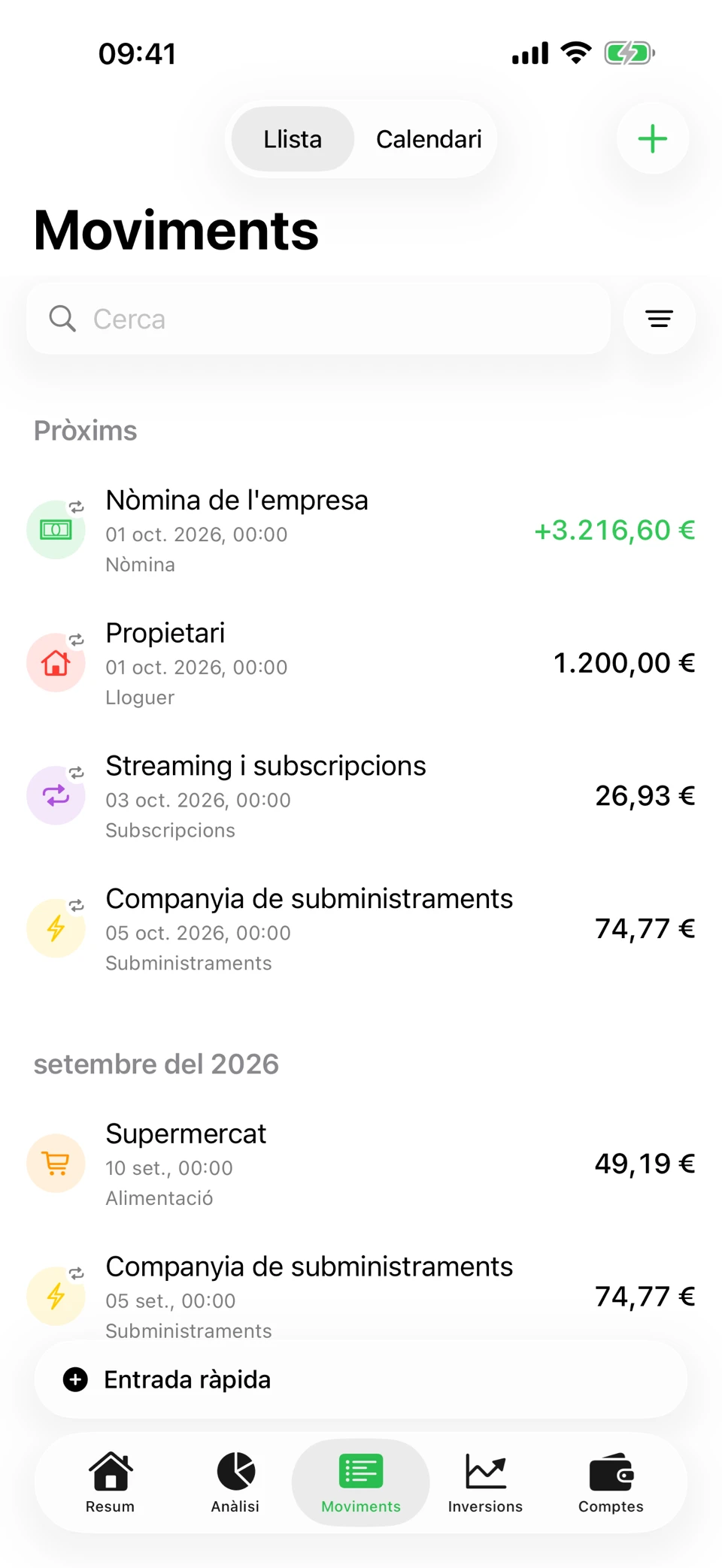 La pantalla Moviments d’Arrel: a Pròxims, el lloguer de 1200,00 € i una nòmina de +3216,60 € l’1 de setembre; a sota, els moviments d’agost — 53,21 € al supermercat, 24,74 € en un restaurant, 26,07 € en transport — cadascun amb la seva categoria.